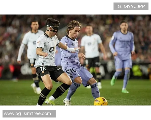 足总杯惊天逆袭里昂3-0战胜皇马帽子戏法引发争议判罚热议